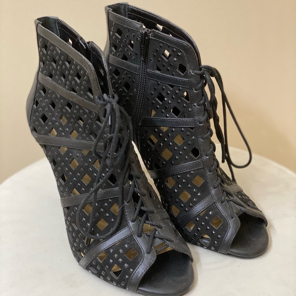 Gianni Bini black bootie heels 🔥